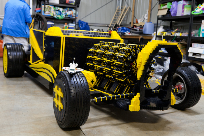Une voiture Lego en taille réelle propulsée par un moteur à air